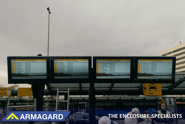 Armagards weerbestendige digitale bewegwijzering voor luchthavens geïnstalleerd op luchthaven Schiphol