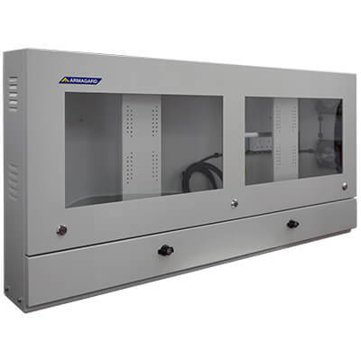 IP54-geclassificeerde industriële dual monitor werkstation computerkast beschermt zowel de monitoren als de PC binnenin tegen stof en vuil