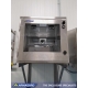 Vooraanzicht van de SPRI-400 behuizing voor IP65 bescherming printer, geïnstalleerd in een voedselproductieomgeving