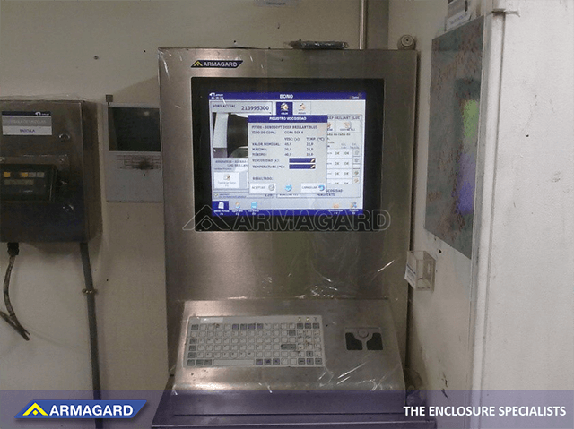 Vooraanzicht van een ATEX Zone 2 industriële computerkast