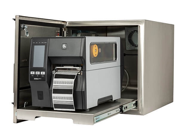 Een Armagard IP65 behuizing voor Zebra industriële barcodeprinters met een geïnstalleerde ZT411 printer